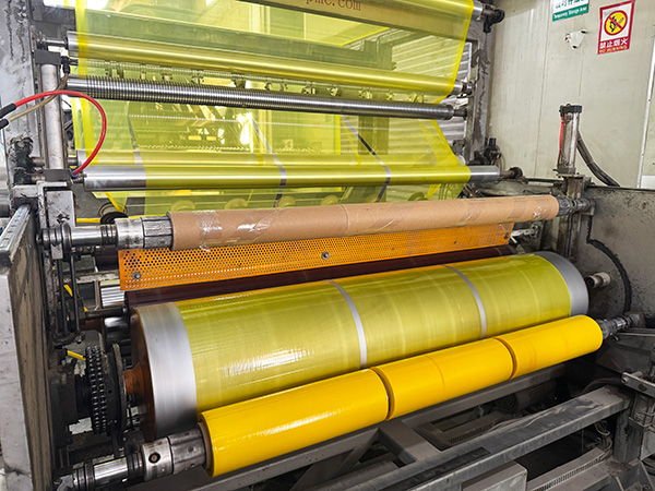 黄色缠绕膜过程实拍