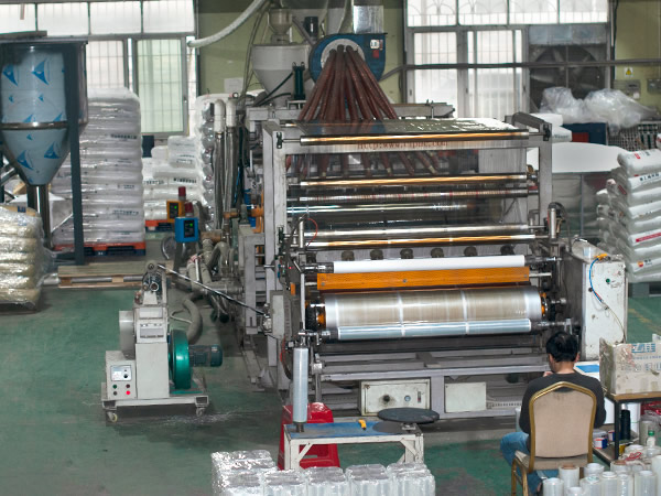 缠绕膜生产车间