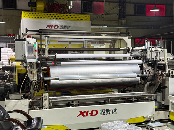 透明缠绕膜生产过程实拍